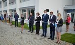 September: otvorenie školského roka. S hygienickými opatreniami, ale slávnostne! Nové priestory školskej jedálne a školských sklárskych dielní sme otvorili za účasti vzácnej návštevy TSK, poslancov NR SR, spolupracujúcich zamestnávateľov Continental a RONA.