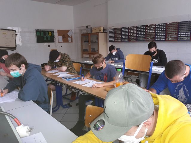 Absolventi mechanici- mechatronici stihli získať aj elektrotechnickú spôsobilosť